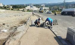 Dulkadiroğlu’nda yıkım çalışmalarında hasar gören kaldırımlar yenileniyor