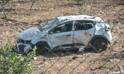 Şarampole devrilen otomobildeki güvenlik korucularından 1'i şehit oldu, 4'ü yaralandı