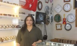 Şükran Usta, Kahramanmaraş'ta 15 yıldır saat tamirciliği yapıyor
