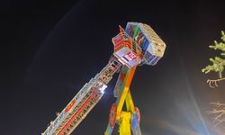 Kahramanmaraş'ta gergin dakikalar: 15 kişi lunaparktaki salıncakta mahsur kaldı