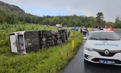 Yolcu midibüsü devrildi: 9 yaralı