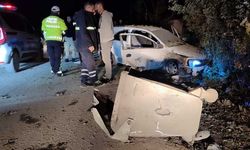 Kahramanmaraş'ta direğe çarpan otomobildeki 1 kişi öldü, 4 kişi yaralandı