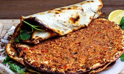 Maraş Lahmacunu: Lezzetin Sırları Ortaya Çıkıyor!