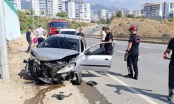 Kahramanmaraş’ta aydınlatma direğine çarptı, 2 yaralı