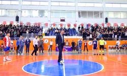 Başkan Toptaş, Cumhuriyet Spor Şöleni futsal finalini izledi