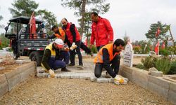 Büyükşehir, Şehir Genelinde 2 Bin 300 Mezarlıkta Seferberliğini Sürdürüyor