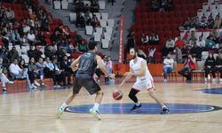 İstiklalspor Basketbol Takımı fırtına gibi başladı; 77-66’lık galibiyet