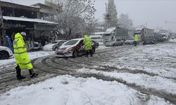 Kahramanmaraş'ta kar ve tipi nedeniyle 199 köy yolu ulaşıma kapandı