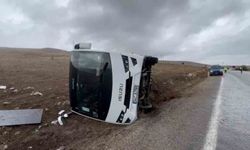 Çinli turistleri taşıyan otobüs devrildi: 3 yaralı