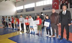 Depremde hayatını kaybeden sporcuların ansına güreş turnuvası