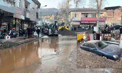 Kahramanmaraş'ta su borusu patladı, iş yerleri ve araçlar zarar gördü