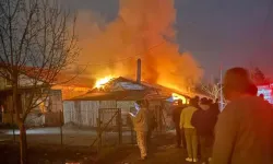 Komşularını öldüren baba ile oğlunun evinde yangın