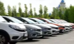 Sıfır otomobilleri sahte plaka ve ruhsatla satıp, parasını zimmetine geçirdi