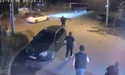 Drift yapan sürücünün otomobiline tabure fırlattı