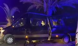 Tur minibüsü ile otomobil çarpıştı: 2 ölü, 7 yaralı