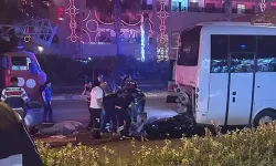 Motosiklet park halindeki midibüse çarptı: 2 ölü