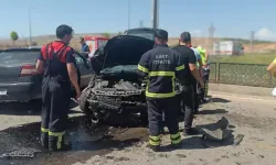 Otomobiller kafa kafaya çarpıştı: 1'i ağır 4 yaralı
