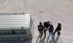 Dronla tespit edilen araçtan 38 bin 464 adet sentetik ecza hap çıktı