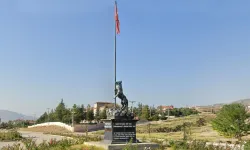 Kahramanmaraş’ın “Bayrak Tutan Bozkurt Heykeli” nerede?