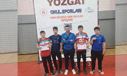Kahramanmaraşlı öğrenciler bilek güreşinde güçlerini gösterdi