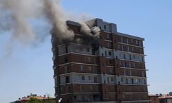 Kahramanmaraş’ta ağır hasarlı binada gizemli yangın