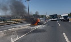 Seyir halindeki araç alev aldı
