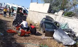 Lastiği patlayan otomobil istinat duvarına çarptı: 1 ölü, 6 yaralı