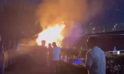 Düğün sırasında atılan havai fişekler parkta yangın çıkardı