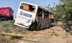 Devrilen yolcu otobüsündeki 1 kişi öldü, 26 kişi yaralandı