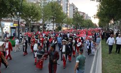Kahramanmaraşlı vatandaşlar caddeleri doldurdu