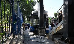 Belediye otobüsünün karıştığı zincirleme kazada 20 kişi yaralandı