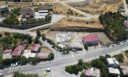 Başkan Toptaş’ın gençliğe yatırımı Kale Gençlik Merkezi’nin temeli atıldı