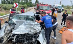 Otomobiller kafa kafaya çarpıştı: 1 ölü, 1 yaralı
