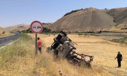 beton pompası yüklü TIR şarampole yuvarlandı