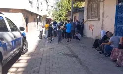 Sokakta yürüyen baba ve 8 yaşındaki kızı, silahlı saldırıda yaralandı