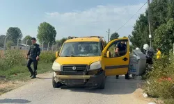 Hafif ticari araçla çarpışan motosikletin sürücüsü öldü