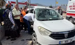 Düğüne gidenleri taşıyan otomobil ile çekici çarpıştı; 3 ölü, 2 yaralı