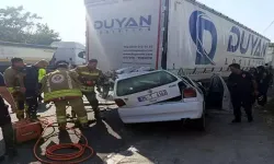 TIR'a çarpan otomobildeki 2 kuzen öldü, 1 kişi ağır yaralı