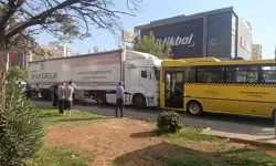 TIR, halk otobüsüne çarptı; 2'si ağır 3 yaralı