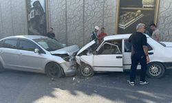 Kahramanmaraş'ta iki otomobil çarpıştı: 3 yaralı