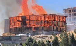 Kahramanmaraş'taki ahşap lojman, yalıtım yapılırken yanmış