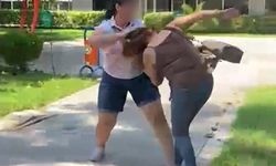 Kocasıyla birlikte parkta bastığı kadını saçından sürükledi