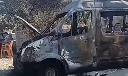 Kahramanmaraş'ta park halindeki midibüs yandı