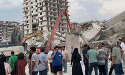 Kahramanmaraş'ta yıkımı süren bina çöktü