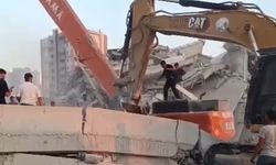 Enkaz altında kalan kepçe operatörü hayatını kaybetti