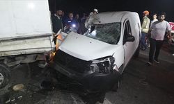 Hafif ticari aracın kamyonete çarptığı kazada 3 kişi yaralandı