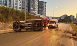 Kahramanmaraş’ta kontrolden çıkan kamyonet takla attı