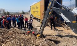 Kahramanmaraş’ta 1 kişi çöken yolun altında kaldı