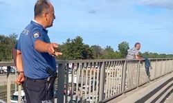 Viyadük üzerinde i*tihara kalkışan şahsı polis ikna etti