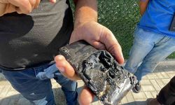 Akülerin üzerinde unutulan cep telefonu patladı